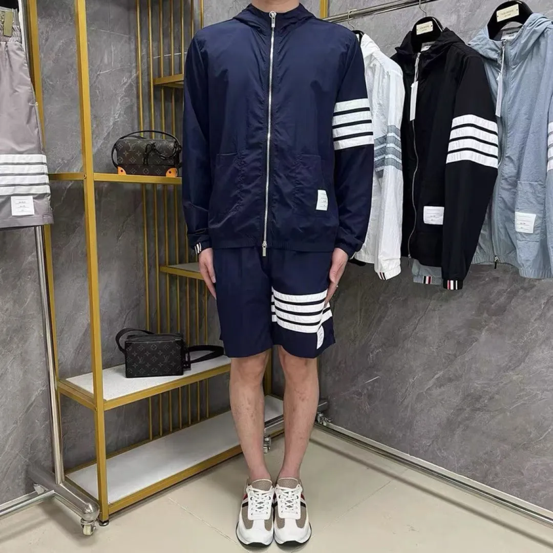 ：F 36（TB ） In Stock THOM BROWNE .TB Classic White Same Style ：White/Gray/Navy Blue/Black Size：1/2/3/4